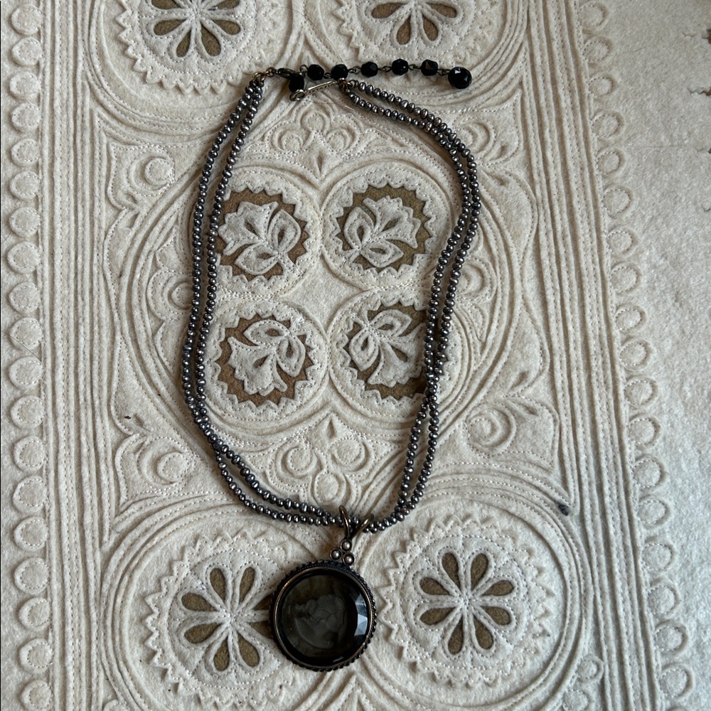 Extasia Intaglio and pearl Necklace - Picture 3 of 11
